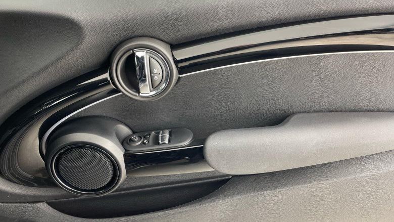 MINI Hatchback 1.5 Cooper Sport Premium 3dr Auto Petrol Hatchback